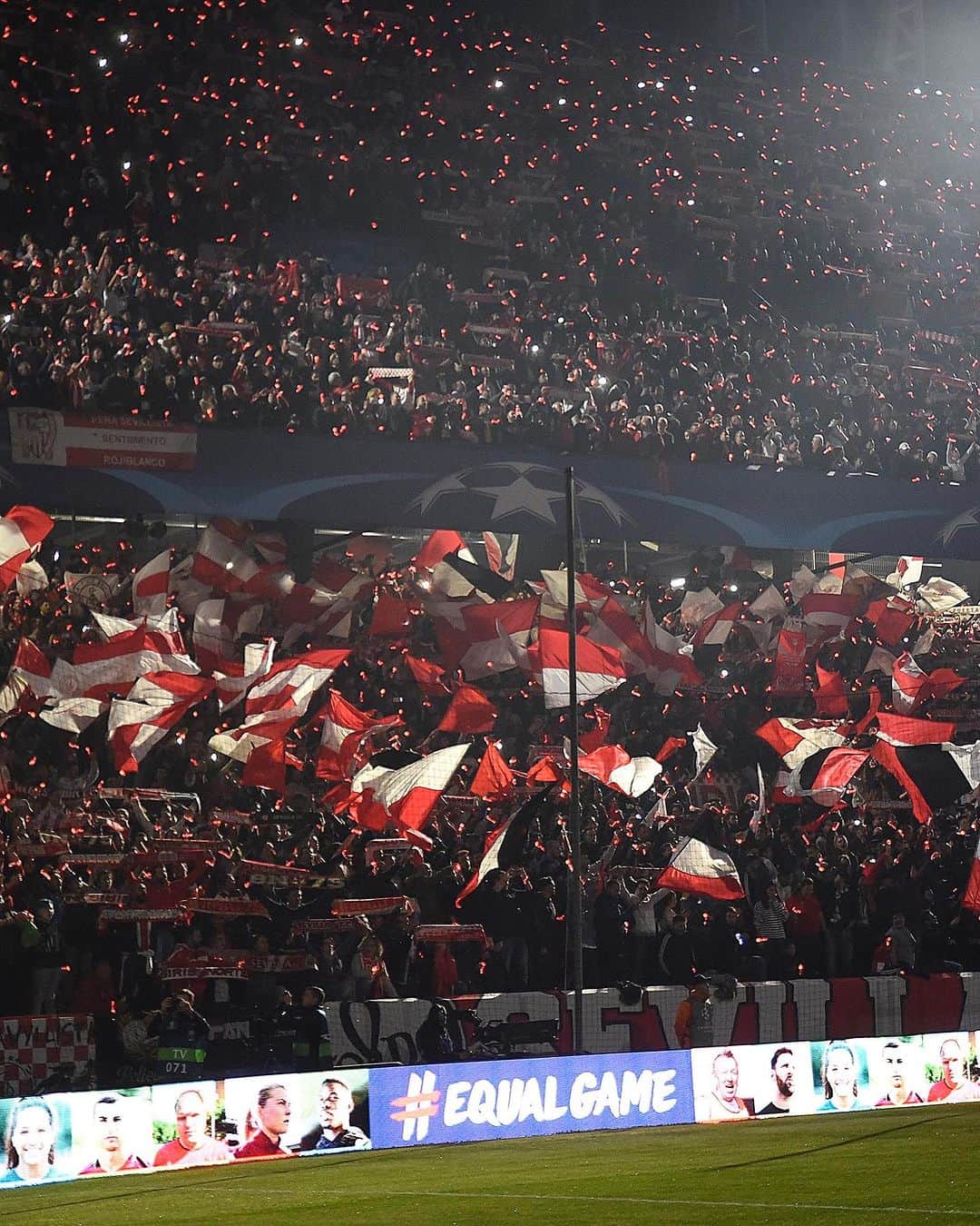 セビージャFCのインスタグラム：「🏟️🚩 Este martes, ondea tu bandera para llevar al equipo en volandas   ⚠️ Recuerda: ¡𝗰𝘂𝗮𝗻𝗱𝗼 𝘁𝗲 𝗳𝗮𝗹𝗹𝗲 𝗹𝗮 𝘃𝗼𝘇, 𝗰𝗮𝗻𝘁𝗮 𝗰𝗼𝗻 𝗲𝗹 𝗰𝗼𝗿𝗮𝘇ó𝗻!  #UCL #WeareSevilla」