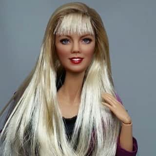 ジェニー・ガースのインスタグラム：「Just a Kelly Taylor Barbie doll and some other pics from my roll lately 🤠  1. She looks a lot like every other Barbie doll. 😂  2. Girls dinner fond memories.👯‍♀️ 3. Lola crochets while I work. 4. Squirrel!! 5. I met Tony Horton you guys! I have used his workout videos on and off for years, so this was super cool for me!  6. Football nights at home.  7. A much needed day away.  8. The glamour is blinding.  9.  Dog cheerleading. 10.  Some cool ladies and a striped shirt.   #sunday」