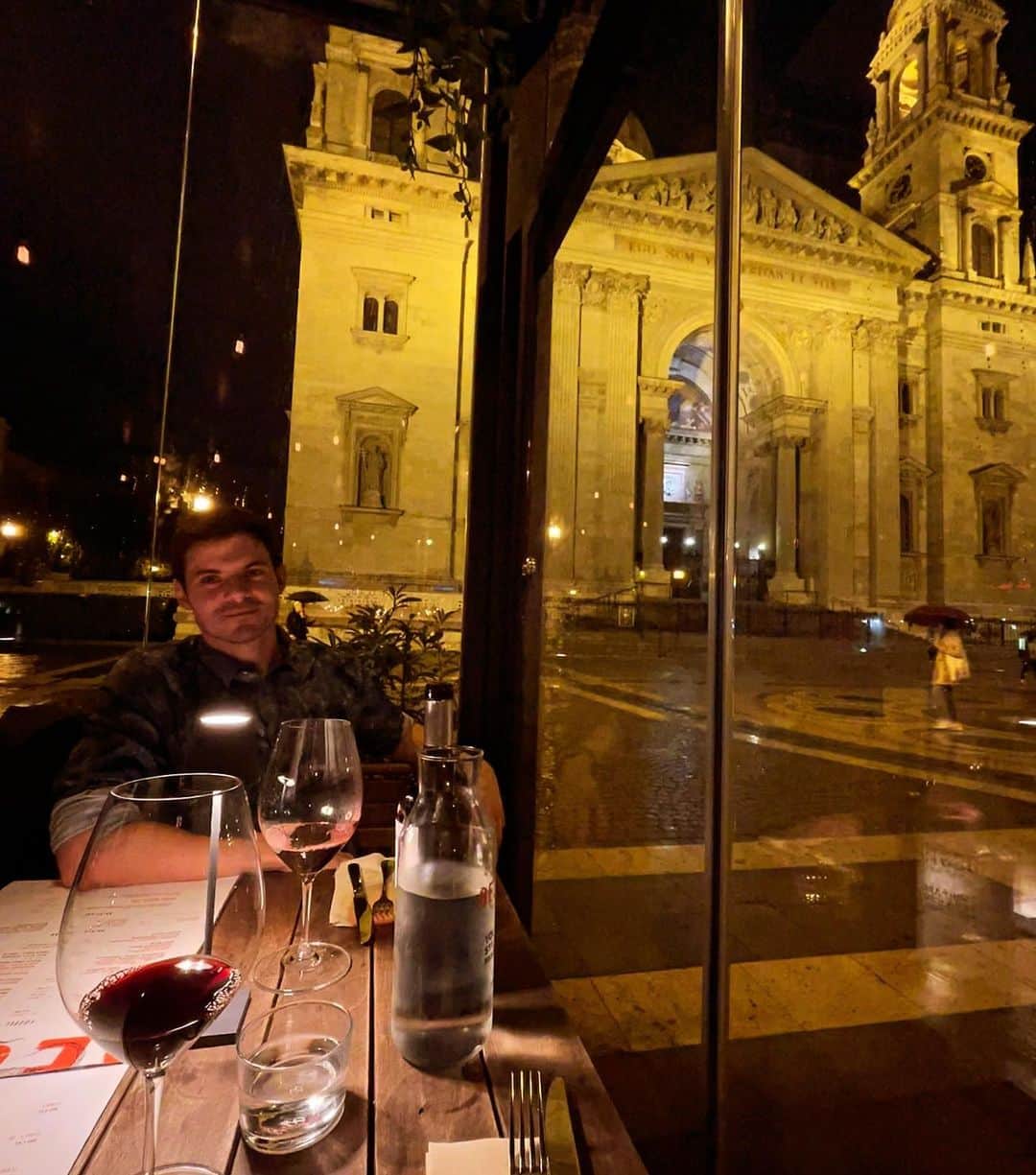 スペンサー・ロックのインスタグラム：「BFFS in Budapest 🧡✨」