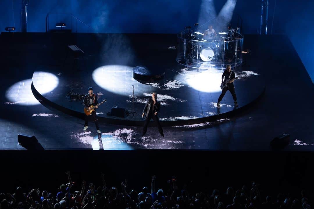 U2さんのインスタグラム写真 - (U2Instagram)「U2:UV Achtung Baby, Live at Sphere. XI.   📸: @rossandrewstewart」10月23日 4時54分 - u2