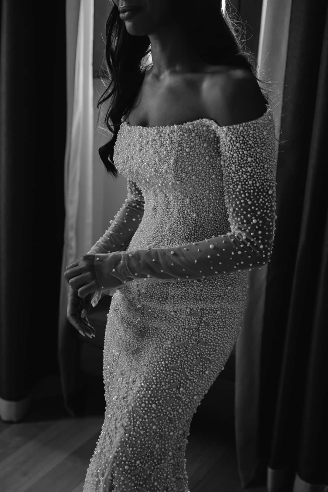 Steven Khalilのインスタグラム：「Nardine elaborates the beauty of tradition while embracing the allure of modernity in her custom couture STEVEN KHALIL. Captured by @siempreweddings ⁣ #stevenkhalil #stevenkhalilbride #weddinggown #bridal」