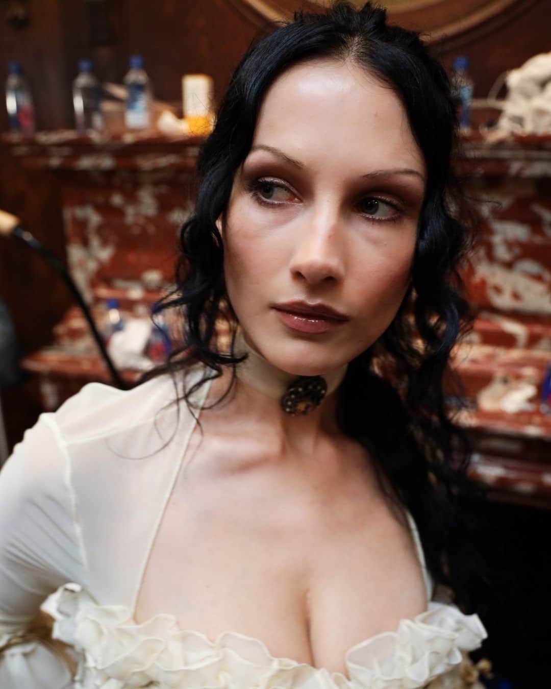 NYFW（ニューヨークファッションウィーク）のインスタグラム：「Delicate details backstage with #MirrorPalais SS24 🤍」