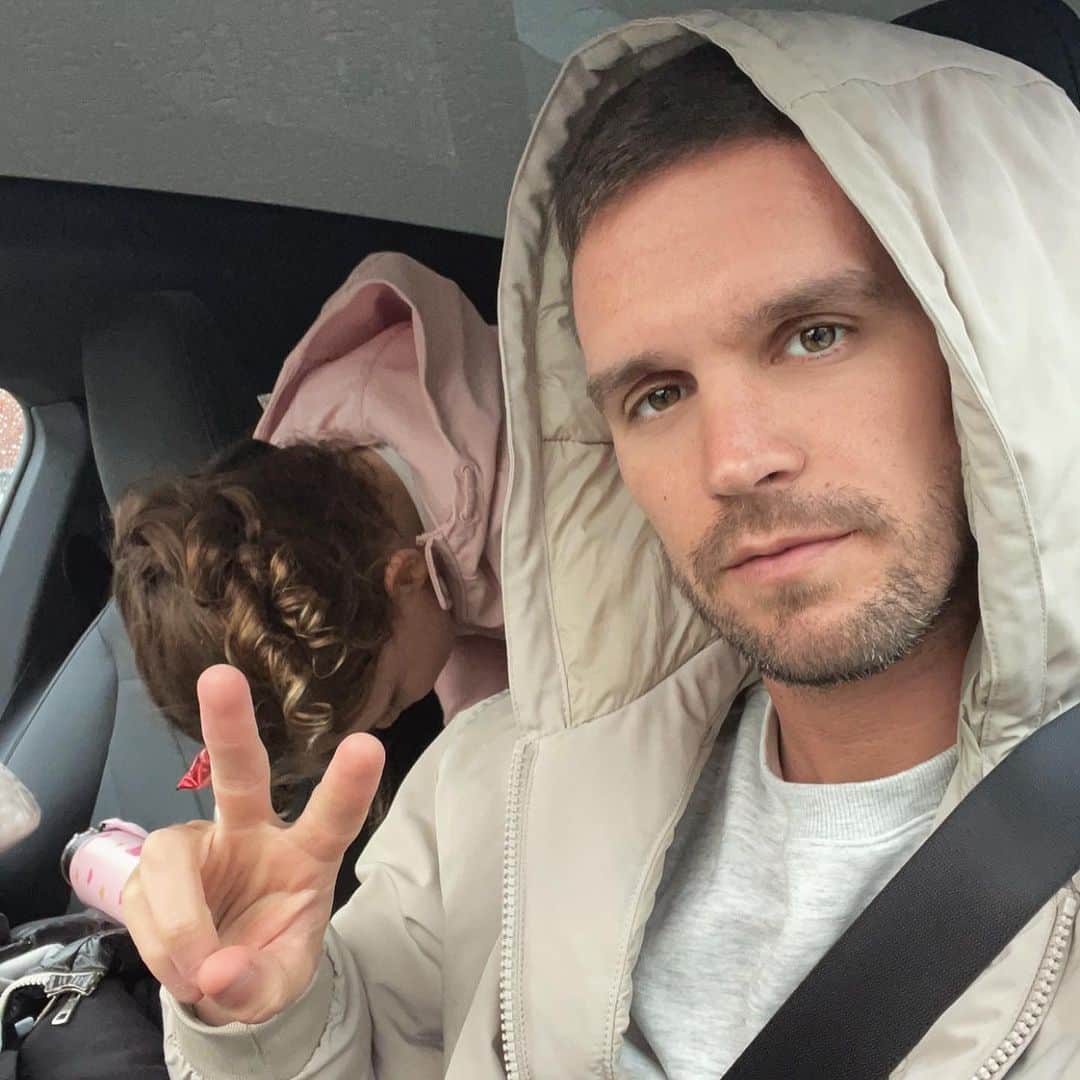 GazGShoreのインスタグラム：「Few from the camera roll ✌🏻🥰🏌️‍♂️happy sunday 🙌🏻 Also really not enjoying this weather 🥶 Anyone who says they like winter and cosy nights in etc are just strange 🤷🏻‍♂️😂」