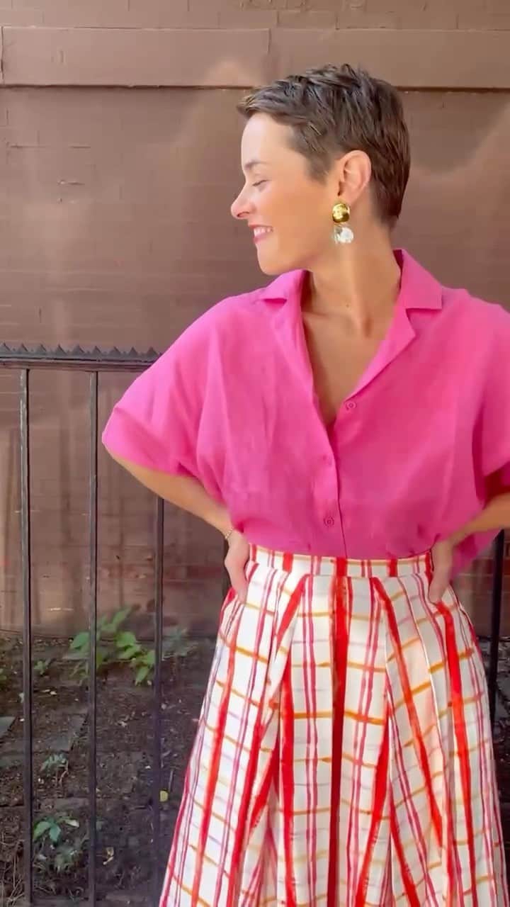 リジー フォルトゥナートのインスタグラム：「Sis & I got to get all dressed up this weekend (peep stories 👆) and love a statement earring to make a look feel fancy 💃 so here 〰️ a roundup of elevated looks with the earrings to match!」
