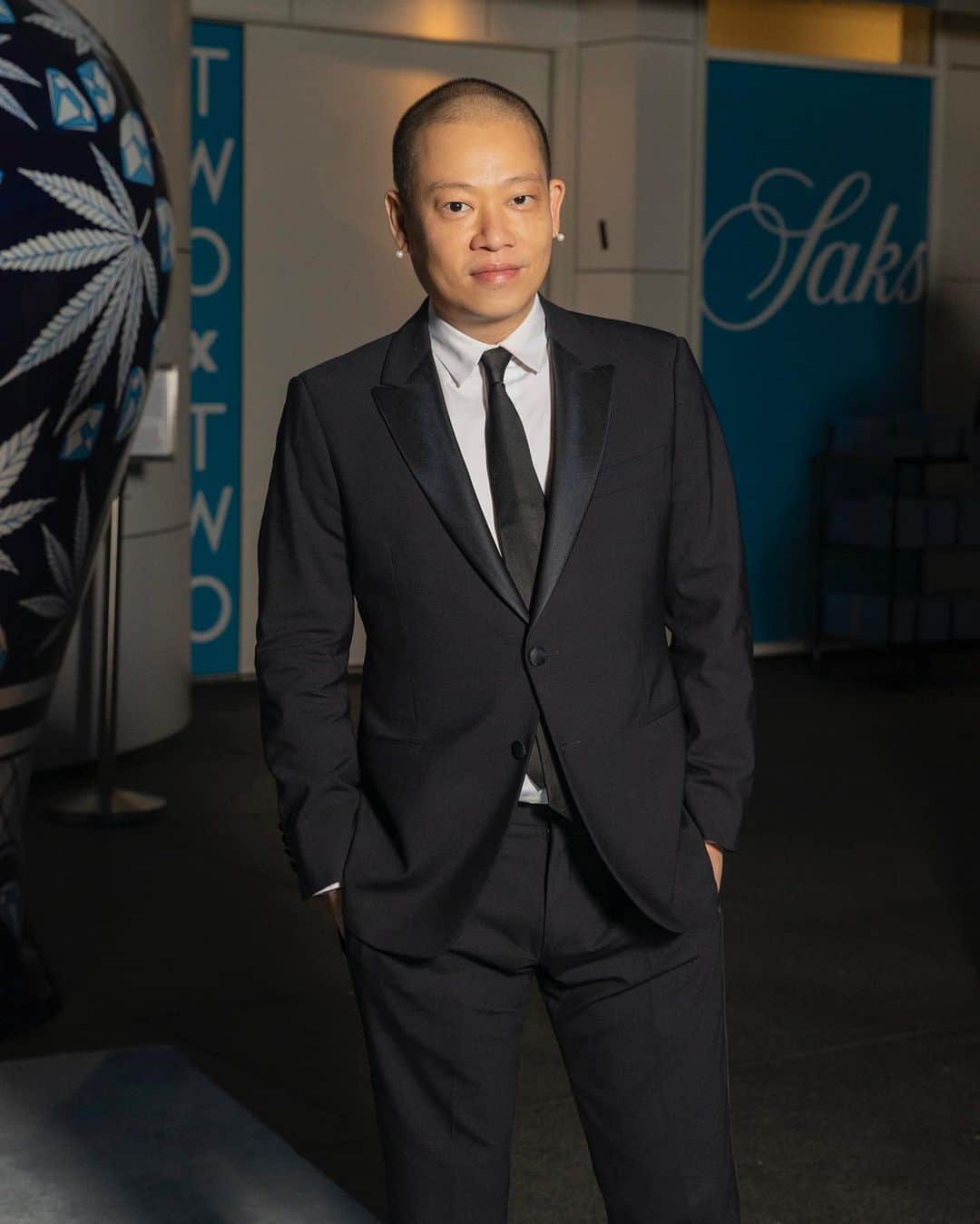 Saks Fifth Avenueさんのインスタグラム写真 - (Saks Fifth AvenueInstagram)「Last night, Saks was honored to be the presenting sponsor at the annual @twoxtwo_dallas gala, the art auction benefiting @amfar and the @dallasmuseumart. We were delighted to bring  @jasonwu, @prabalgurung and @silviatcherassi as our plus-ones to the event, which included an auction of works by honoree and artist María Berrio and a live performance by @jasonderulo.」10月23日 5時28分 - saks