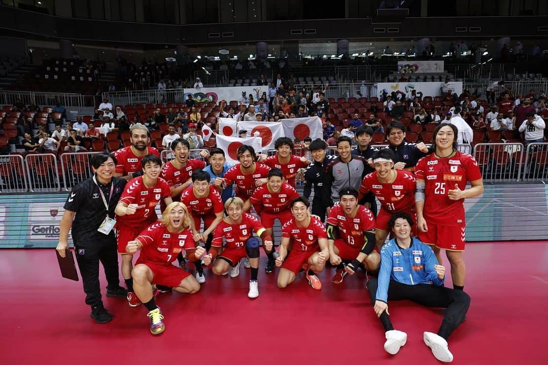 東江雄斗さんのインスタグラム写真 - (東江雄斗Instagram)「Asian Men's Handball Qualification for Olympic Games 2024-Paris  予選ラウンド1位通過🔥 あと２つ。  #handball  #ハンドボール日本代表 #彗星japan  #bauerfeind  #bauerfeindjapan」10月23日 5時39分 - yutoagarie