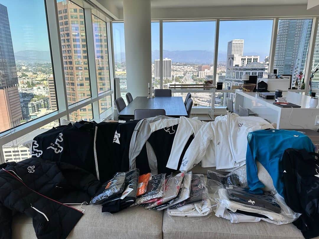 イリー・リーのインスタグラム：「Thank you so much @louiscastelgolf for preparing my fall and winter. ♥️ #wintergolf #beautifulfall #겨울골프 #골프웨어 #lasangeles」