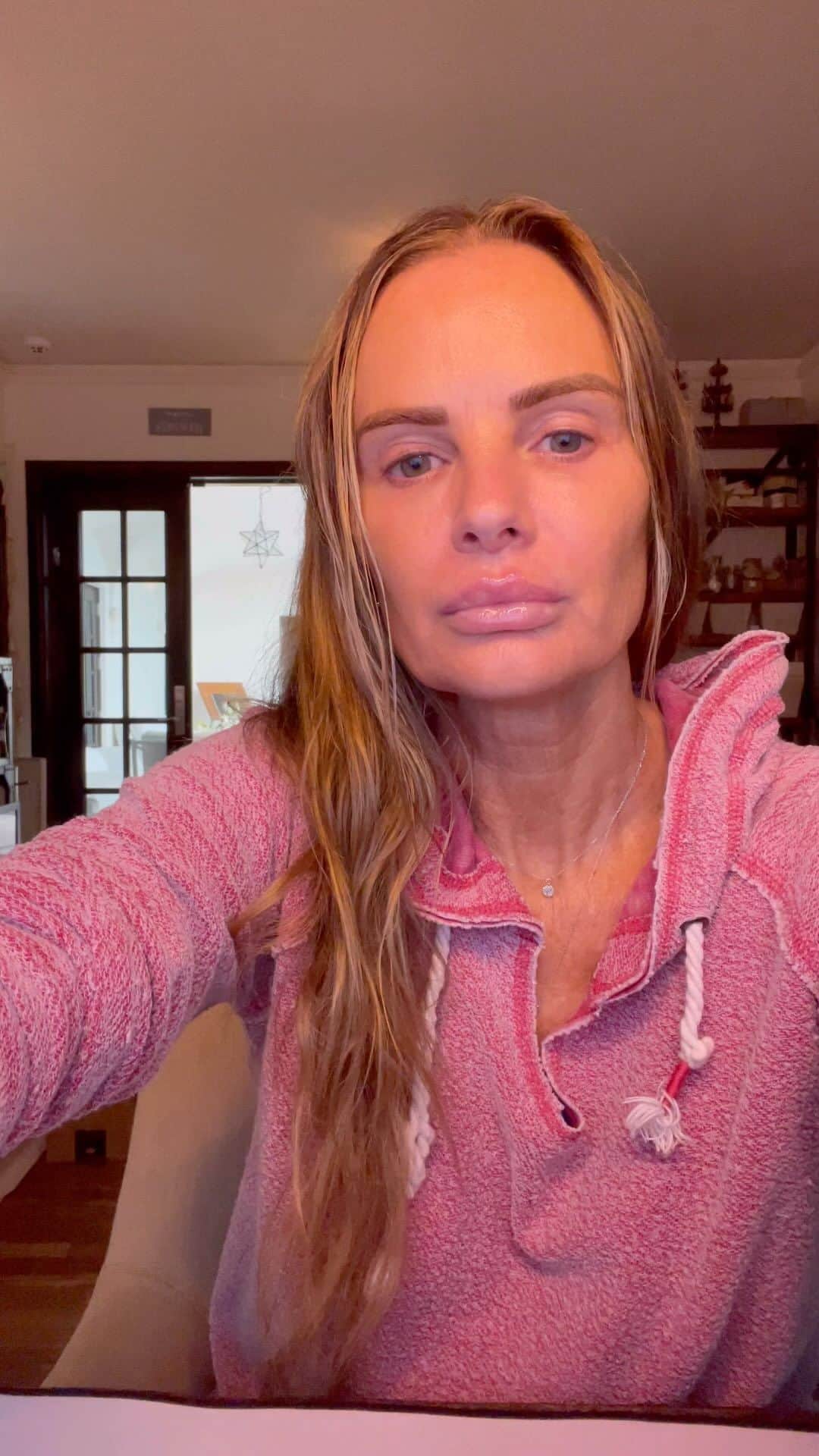 ガブリエル・アンウォーのインスタグラム：「Why are Jews persecuted?  I just can’t find any legitimate answers. @shareefmalnik @schwarzenegger」