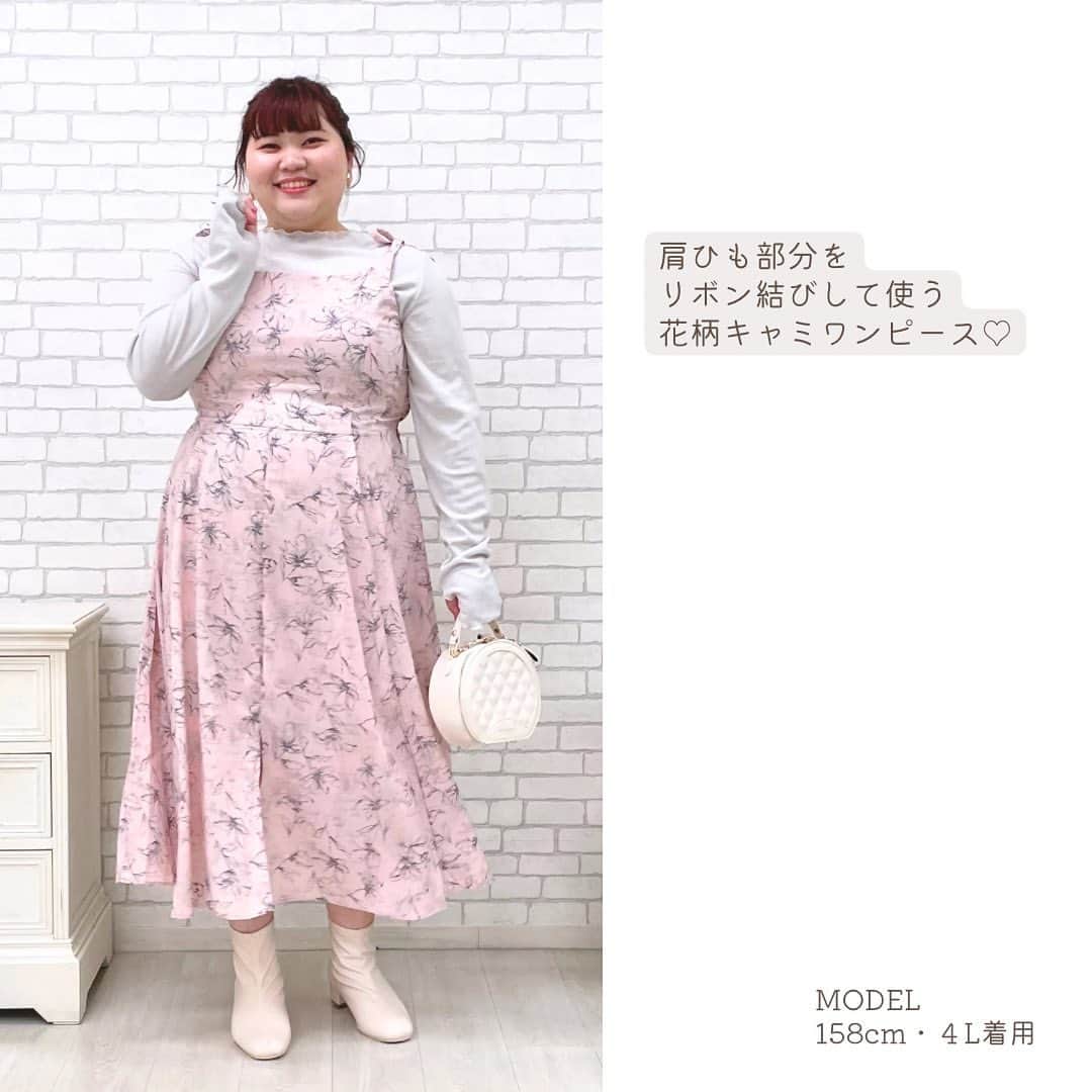スマイルチャンネルさんのインスタグラム写真 - (スマイルチャンネルInstagram)「肩ひも部分をリボン結びする 花柄キャミワンピース♡  裾のフロントにスリットが入っているから 歩くたびにさりげない肌見せができます🫶  ショルダーリボン 花柄キャミソールワンピース 【商品番号No.  AMR0123E0029 】 color:ピンク、黒 size:L,LL,3L,4L,5L,6L,8L,10L  ▼公式サイトの検索窓から商品番号を入力で詳細が確認できます。 インスタプロフィールのURLから公式販売サイトを check✔︎ @marun___official  【model:りんちゃん 158cm ・4L着用（@rinrin_plus）】 ___________________________  marun(マルン)  自分でも、周りからも「可愛い」と思ってもらえるフェミニンなお洋服を取り揃えたブランド。 可愛くなる魔法がかかったような特別な1 着が見つかります。  ___________________________  #marun#マルン#フェミニン#フェミニンコーデ#ぽっちゃり#ぽっちゃりコーデ#ぽっちゃり女子#マシュマロ女子#オトナ女子#plussizefashion#plussizestyle#大きいサイズ #大きいサイズのお洒落#プラスサイズ#棉花糖女孩#大人可愛い#秋コーデ#冬コーデ#デートコーデ#お出かけコーデ#ワンピース#ワンピースコーデ#花柄#花柄ワンピ#リボンワンピース#リボンワンピ#キャミワンピース#キャミワンピ#キャミワンピコーデ#花柄ワンピース」10月23日 17時09分 - la_smileland