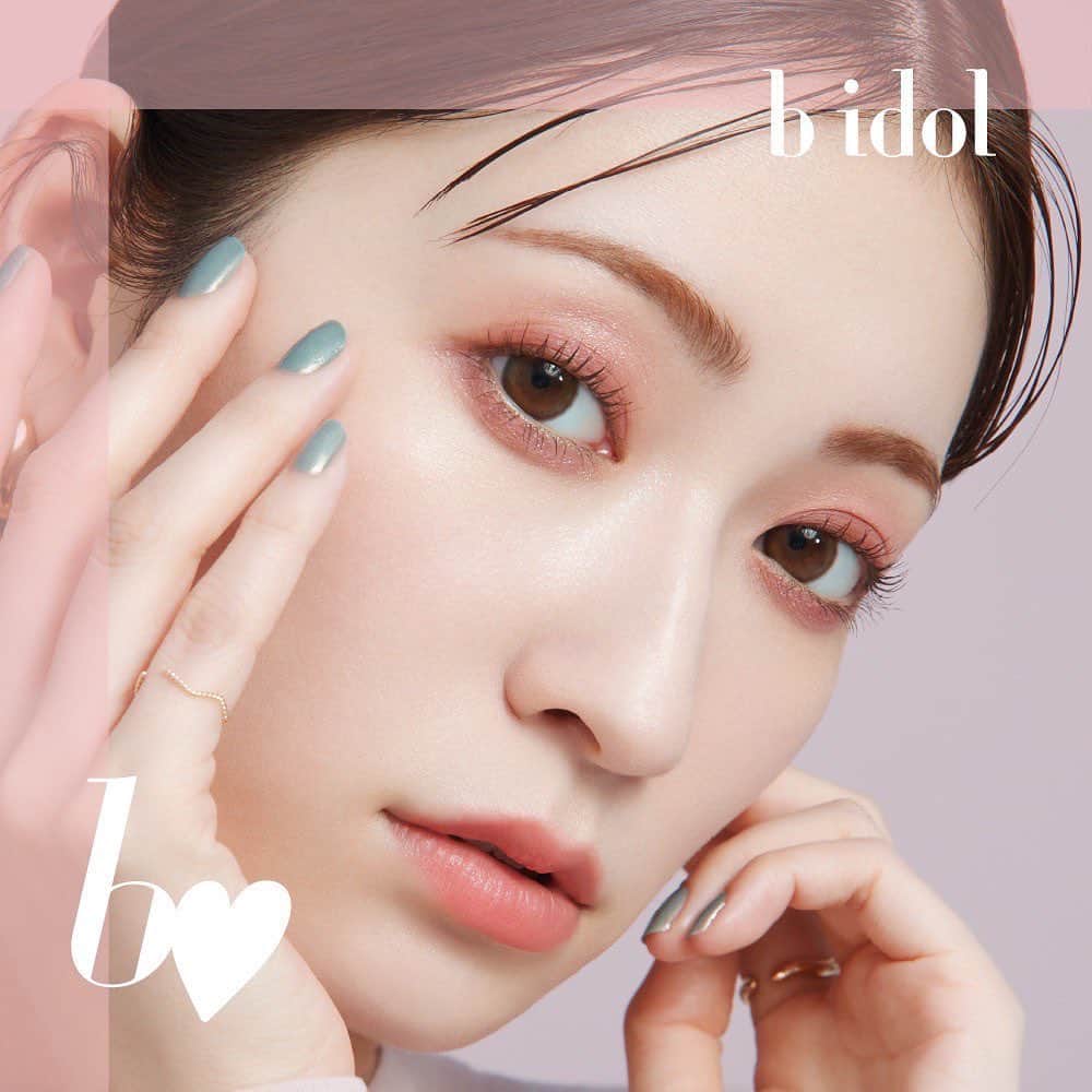吉田朱里さんのインスタグラム写真 - (吉田朱里Instagram)「本日 @bidol_official  #ごまかしシャドウ 発売日です❤️ . こんなに小さいのに 使い方の幅が広すぎる 多機能アイテムです。 . メイク好きの方から初心者さんまで 使えば全員今よりメイクの技術がアップする。 そんなアイテムになってます！ . 使い方沢山あるので よかったらYouTube見てくださいね！！ . #ごまかしシャドウ でみんなのお気に入りの 使い方や、レビュー投稿して拡散してくれたら めっちゃ幸せです🩷」10月23日 15時41分 - _yoshida_akari