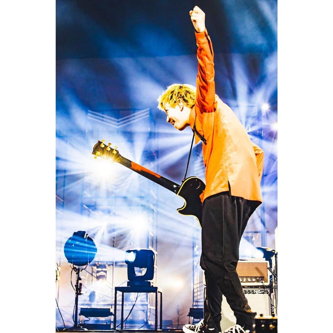 柳沢亮太のインスタグラム：「2023.10.22 福岡サンパレスホール -Day2- ”都会のラクダ TOUR 2023-2024〜#駱駝革命21 〜 #SUPERBEAVER #写殺 @cazrowaoki」