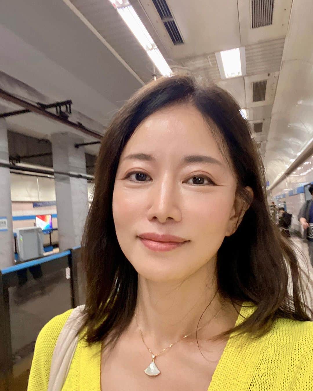 佐伯紅緒のインスタグラム：「駆けずり回ってます。  朝からゴルチェ映画観て、その足でアップスにチラシ営業。  これから猫の健康診断！！  #東西線は長いよ」