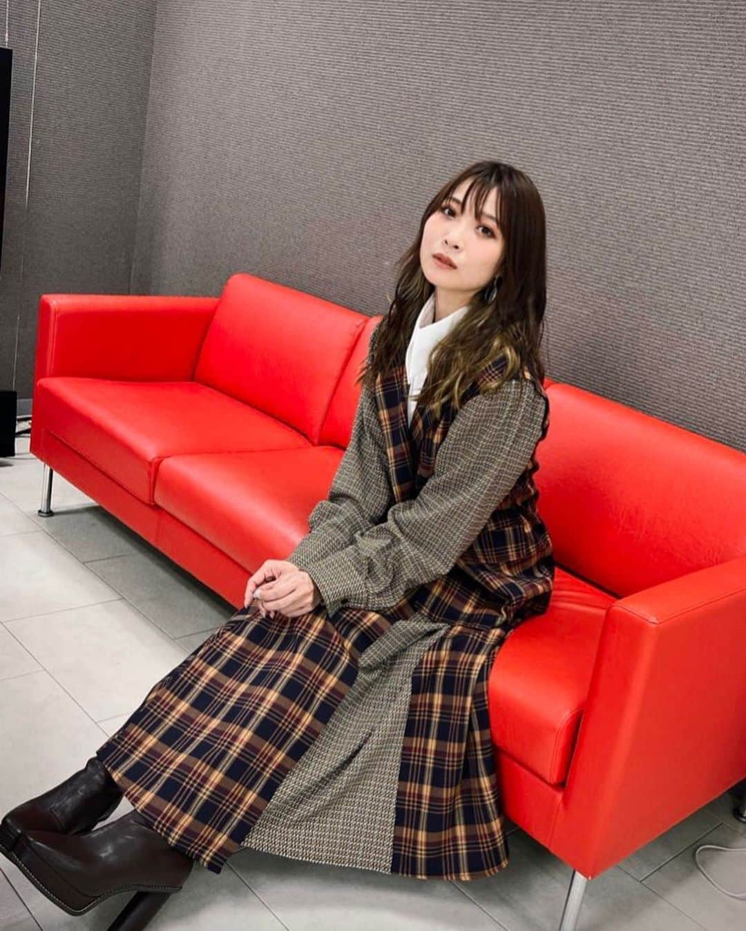 May’nさんのインスタグラム写真 - (May’nInstagram)「【ふぁんくラ部】FCサイト「MAGAZINE」にて会報誌vol.56を配信開始📖  表紙の衣装は秋らしいコーデでした🍂 セットアップ、プライベートでもすぐ買っちゃうー！すき！  アンケートもありがとうございました🎙️  「けいじばん」のお便りも引き続き募集中！ 次号に向けては11/30（木）まで！ 質問・報告・イラスト...お待ちしてます💌  account.mayn.jp  #Mayn #fanclub #ふぁんくラ部」10月23日 15時49分 - mayn1021