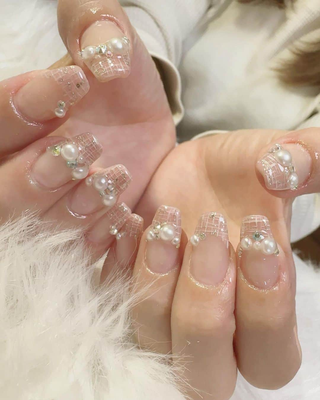 香織のインスタグラム：「ツイード💕  #nail#ツイードネイル#ワンホンネイル」