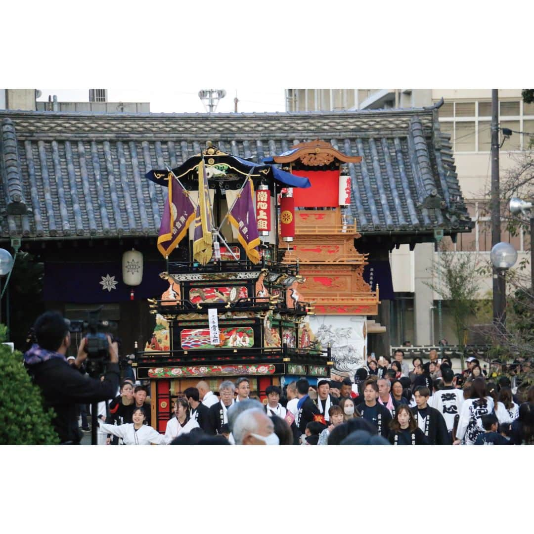 西条市さんのインスタグラム写真 - (西条市Instagram)「. 広報担当のフォトレポート📸　～西条秋まつり編～  2023.10.16 伊曽乃神社祭礼 御殿前 ＠西条高校前  ※10月26日まで毎日配信します  #愛媛県 #西条市 #lovesaijo #広報さいじょう #西条秋まつり #秋まつり #秋祭り #祭礼 #西条まつり #伊曽乃神社 #だんじり #みこし」10月23日 16時00分 - lovesaijo