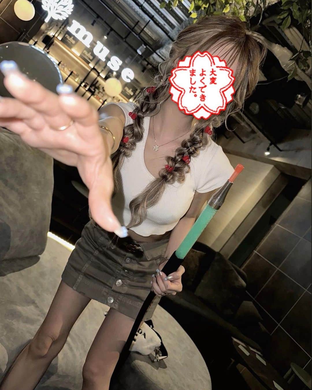 橘ハナさんのインスタグラム写真 - (橘ハナInstagram)「… たまにはコーデの雰囲気女の子ぽくした🌱 … お酒飲む人たちにいいサプリ紹介したい🙋🏼‍♀️ … ワタシお酒飲むと100パー二日酔いになって 次の日動けないし、人より二日酔いレベル高すぎて 結構悩みだったんだけど アスガール【 @asugirl_official 】のおかげで 最近二日酔いゼロ！！！(まじですごい) … SNSで話題のアスガール！ ラムネ味で飲みやすいしこれあげた人たち みんな二日酔い無かったって言ってた😳 … 夜職の人にもおすすめだし これから忘年会とか増えてくるから みんなにもアスガール飲んでみてほしい🫰🏼 … #アスガール #アスガール顆粒 #アスガールしか勝たん #二日酔い対策 #お酒 #シーシャ」10月23日 16時14分 - han.62.so
