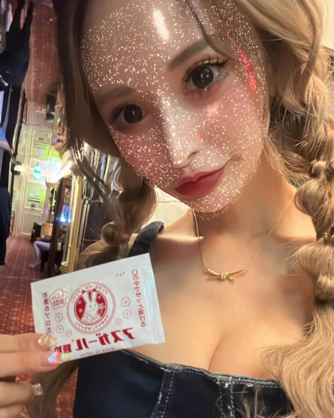 橘ハナさんのインスタグラム写真 - (橘ハナInstagram)「… たまにはコーデの雰囲気女の子ぽくした🌱 … お酒飲む人たちにいいサプリ紹介したい🙋🏼‍♀️ … ワタシお酒飲むと100パー二日酔いになって 次の日動けないし、人より二日酔いレベル高すぎて 結構悩みだったんだけど アスガール【 @asugirl_official 】のおかげで 最近二日酔いゼロ！！！(まじですごい) … SNSで話題のアスガール！ ラムネ味で飲みやすいしこれあげた人たち みんな二日酔い無かったって言ってた😳 … 夜職の人にもおすすめだし これから忘年会とか増えてくるから みんなにもアスガール飲んでみてほしい🫰🏼 … #アスガール #アスガール顆粒 #アスガールしか勝たん #二日酔い対策 #お酒 #シーシャ」10月23日 16時14分 - han.62.so