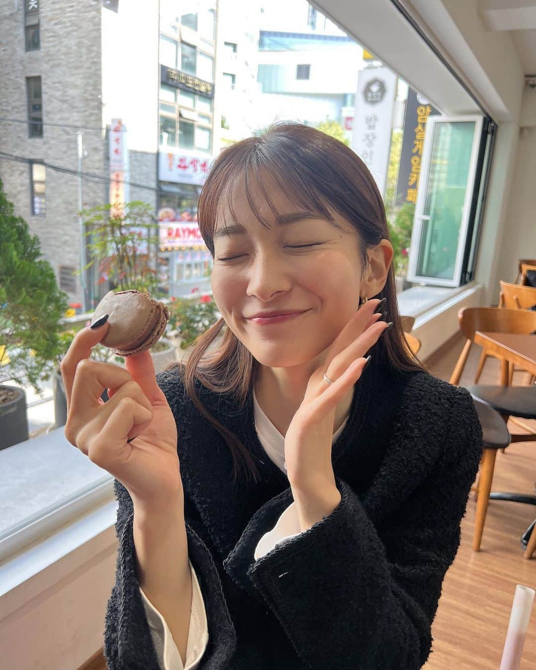 山本里菜さんのインスタグラム写真 - (山本里菜Instagram)「. 韓国旅行日記part2🇰🇷❤︎  ホンデで買い物と眉アート🛍️ 可愛いカフェもたくさん見つけたよ!!!  #韓国旅行 #ホンデ　#弘大　#홍대　　#서울」10月23日 16時24分 - rinayamamoto_0622