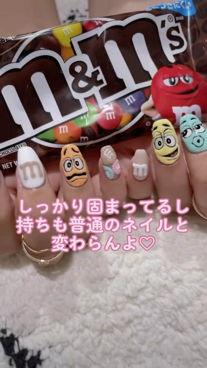 _hidekazu_のインスタグラム：「◇M&M'sボア @raygel.nail_official  @d.nail_offical   ◇ボアパウダー取り扱い店 @beautygarage_nail  @nailshoptat  @nailpartner   ・ ・ ・ ・ ネイル、レッスンのご予約お問い合わせはこちらから⬇️ プライベートサロンCoolCute 中目黒駅徒歩２分  ご予約はLINEより LINE 🆔→「@ghu9662h」  もしくはプロフィールの「メール」よりお問い合わせください。 ・ ・ ・ #オシャレ#ファッション#キャラクターネイル#チョコネイル#可愛い#大人可愛い#かっこかわいい#coolcute#ネイルサロン#かわいい#hidekazu#ネイル#ネイルアート#ネイルデザイン#ジェルネイル#ジェルアート#ボアネイル#バレンタイン#エムアンドエムズネイル#エムアンドエムズ#バレンタインネイル#nail#nails#nailart#nailartist#gelnail#naildesign#Valentinenail#Valentinenails#chocolate」