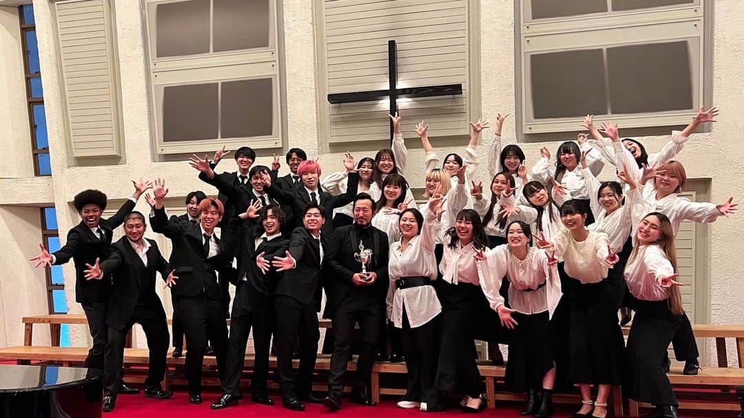 Tokyo School of Music&danceのインスタグラム：「* #第5回日本ゴスペル音楽祭  にてTSM GOSPEL ENSEMBLEが 『日本ゴスペル音楽協会賞』を受賞！  日本を代表するゴスペルグループ#thesoulmatics の近藤先生指揮のもと 大変光栄な賞をいただきました。  みんなの表情がすごくいいね👍 大変立派なトロフィーの写真を添えて🏆  == #TSM #東京スクールオブミュージック  #ゴスペル #ヴォーカル #ヴォーカリスト #ゴスペル好きな人と繋がりたい」