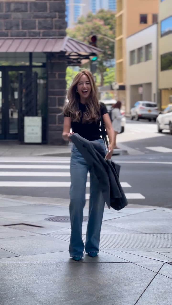 のインスタグラム：「笑って笑って笑う、わたしの細胞活性化の健康法🤍  今日は大好きなお友達とお友達カップルのお家にお呼ばれしたのでご飯ご馳走になりました🥳 ご馳走になった後は、帰りの車内で2時間くらいカラオケで大発散🎉 素敵すぎるテーブルセッティングから、これ全部作ってくれたの？！ってびっくりした1から10まで全て手作りのお料理、ストーリーでアップするから観てね✨ おもてなしの神様🤍  #ハワイ #ハワイ生活 #友人宅 #ご飯 #お家ごはん」
