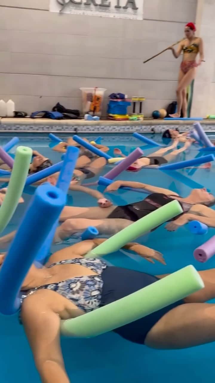 Earth Picsのインスタグラム：「Have you heard of Aqua Yoga? While it’s typically done in swimming pools, it can also be practiced in other water bodies like hot tubs, lakes, or even the ocean. This form of yoga encompasses various elements, including asanas (poses), pranayama (breathing techniques), and meditation. Due to the water’s buoyant nature, it lessens the pressure on joints, making activities like running, which are high-impact on land, much gentler in water. This buoyancy also minimizes joint strain and partially supports your body weight. Consequently, aqua yoga is an excellent choice for beginners, the elderly, pregnant individuals, those with weight concerns, and people with conditions like arthritis or low bone density.  🎥 and 🧘‍♀️ by: @inhexhayoga @marufernandez173 and @movimiento_sentido」