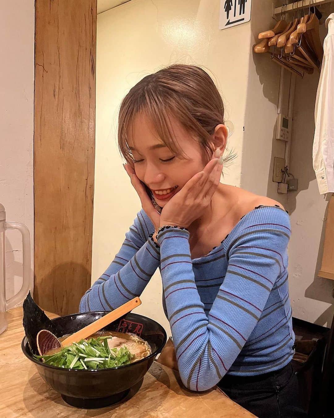 東口優希さんのインスタグラム写真 - (東口優希Instagram)「投稿してほしいとお声いただいたので 週8でラーメンたべるゆうきゃんです🍜  恵比寿 九十九ラーメン 恵比寿　麺亭しま田 南青山　かおたん  ・ ・ ・ ・ ・ ・ ・ ・ #ラーメン #らーめん女子  #グラビア #グラビアモデル #グラビアアイドル #ショートヘア #美容  #shooting#photogram #underwater  #lingerie #photo#portrait #swimwear #photography #camera#fashion #glamour #japanese #japanesegirl #model #portraitphotography #photooftheday」10月23日 16時47分 - y_candoit