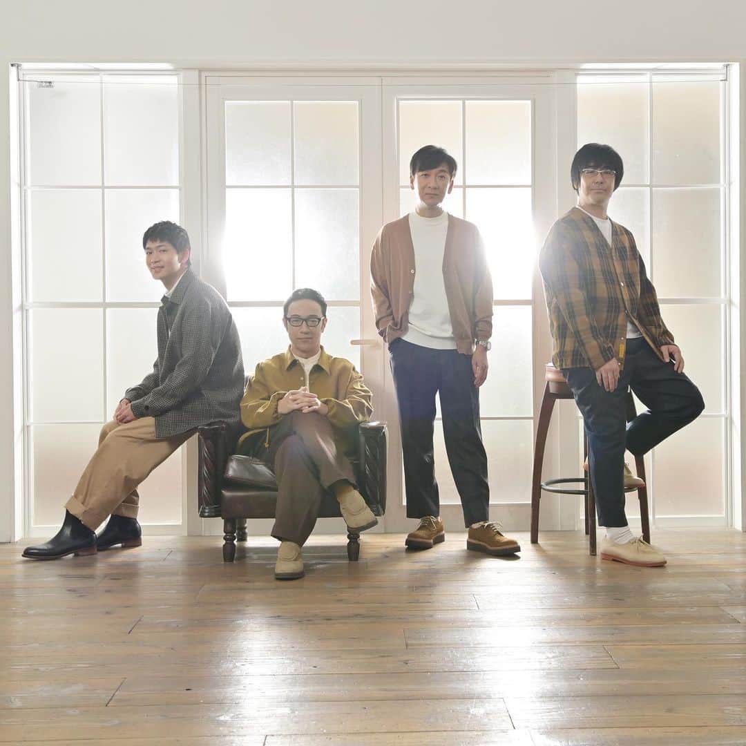 のインスタグラム：「AERA対談連載『じゅうにんといろ』 東京03さんをお迎えしてお話しました。 撮影中も、対談中も、ずっと仲良しで、こっちが照れちゃうくらい仲良しで、そのお姿を間近で見れただけでもファンとしては眼福でした。。🙊 3人であることの意味、仕事相手ではなく、"友だち"でい続ける大切さ、これからのこと、沢山伺いました。 素敵な時間をありがとうございました！ 是非お読みください☺︎  #東京03  #じゅうにんといろ #結成20周年おめでとうございます」