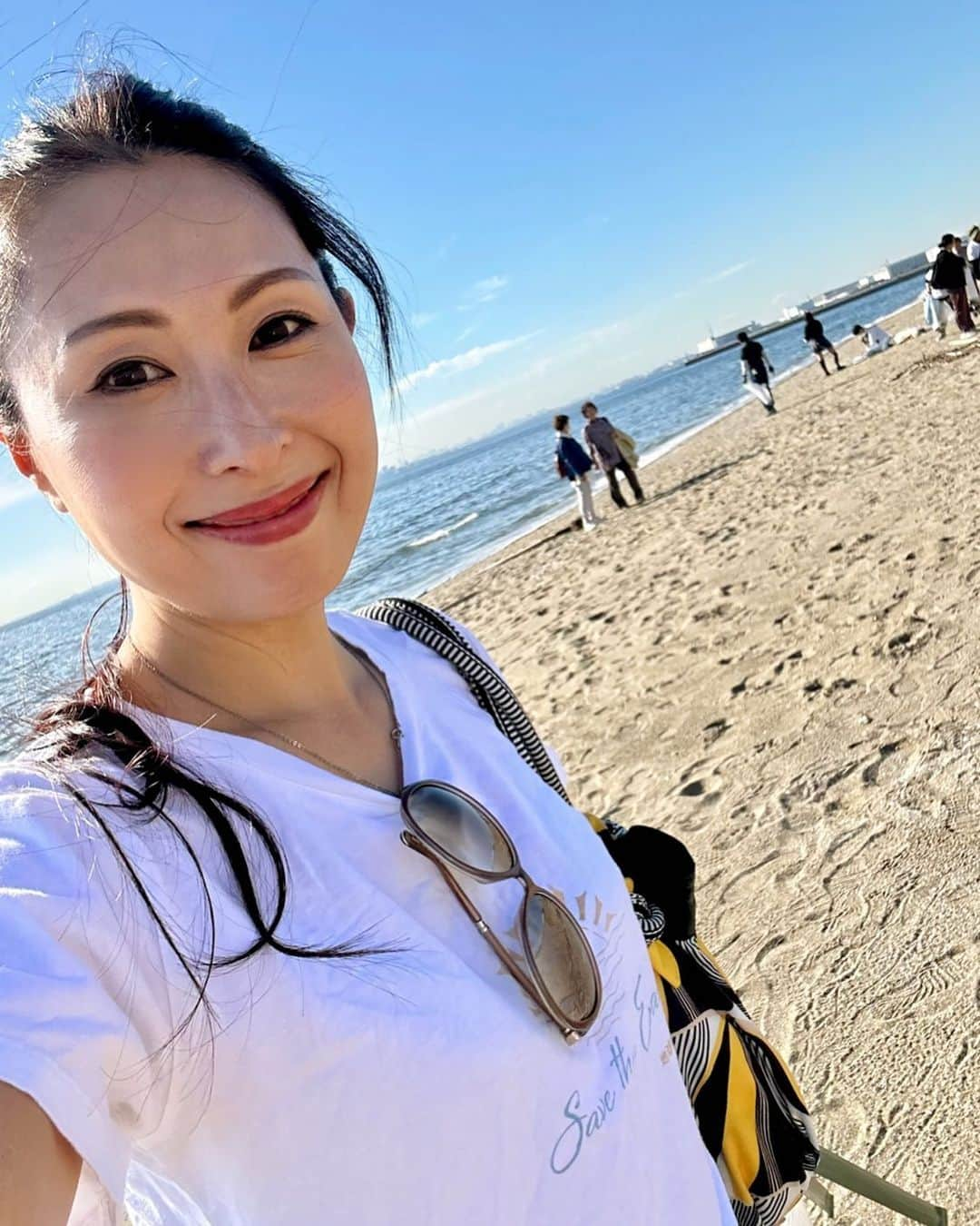 佐田茉莉子さんのインスタグラム写真 - (佐田茉莉子Instagram)「今日は海浜幕張でサタマリファミリーとビーチクリーン😊  #佐田茉莉子  #サタマリ #熟女 #ビーチクリーン」10月23日 16時57分 - mariko_sata