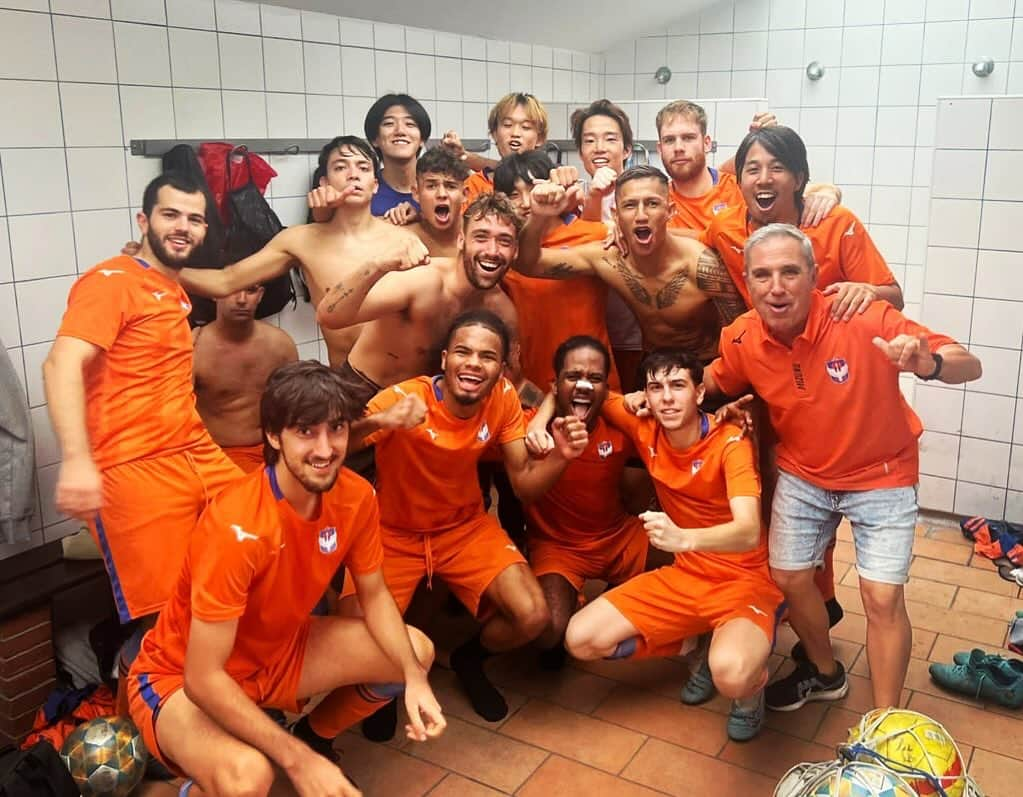 Alb Barcelona Football Academyさんのインスタグラム写真 - (Alb Barcelona Football AcademyInstagram)「㊗️初🎊勝🎊利㊗️  リーグ開幕から3連敗と、厳しいスタートとなってた今シーズン😭  今節の相手は、3連勝で首位と同勝ち点の強敵⚒️  前半に獲得した1点を最後まで守り切り、ウノゼロ勝利🙌🙌🙌 最高の笑顔！！！  #albirex_b #アルビレックス新潟 #バルセロナ #アルビレックス新潟バルセロナ  #アルビバルセロナ #サッカー #留学 #スポーツビジネス #指導者 #スペイン #スペイン語 #海外 #アルビレックス新潟シンガポール #albirex_s #サッカー業界 #スポーツ業界  #インターンシップ #インターン」10月23日 16時57分 - albirex_barcelona