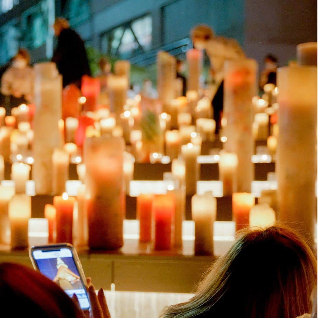 カメヤマキャンドルハウスさんのインスタグラム写真 - (カメヤマキャンドルハウスInstagram)「今週末はいよいよ「TOKYO TOWER CANDLE DAYS 2023」！  ３日間にわたって開催する過去最大級のキャンドルイベント、大きな見どころのひとつがキャンドルナイト。  東京タワーのライトアップに併せて東京タワーの足もとでキャンドルを点灯する、ここでしか体験できない「TOKYO TOWER CANDLE NIGHT」を３日間とも実施します。  東京タワーの人工的な電気の灯りと、無数のキャンドルが生み出す生火の灯り、２種類の異なる“灯りのコラボレーション”が特徴的なキャンドルナイトは必見！  ぜひ、唯一無二の幻想的なイルミネーションを実際に体感してください！  ++  #tokyotowercandledays #ttcd #jcaa #キャンドル #candle #ハンドメイド #手作り #workshop #ワークショップ #イベント #東京タワー #tokyotower #港区 #港区観光協会 #キャンドルナイト #candlenight #伝統芸能 #jca #日本キャンドル協会」10月23日 16時59分 - kameyama_candle_house