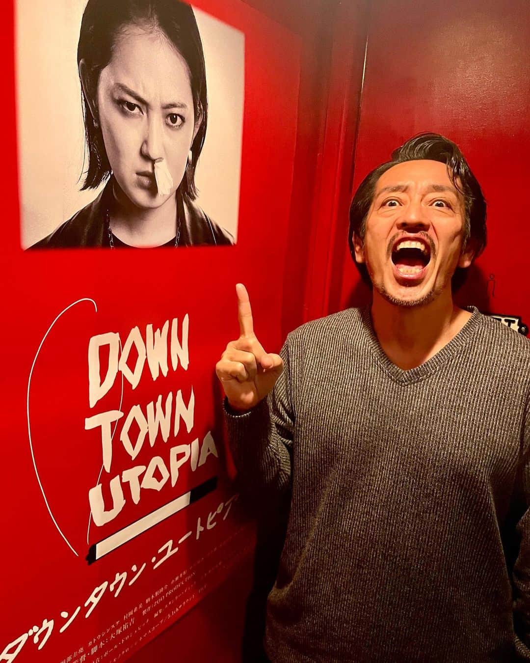 のインスタグラム：「『ダウンタウン・ユートピア』は、 11月3日（祝日）より先ずは池袋HUMAXシネマズで１週間の上映です。 タイムスケジュール、舞台挨拶等の詳細はもう少々お待ち下さい。近々発表になります。 これ観て欲しいよなー！観に来てね！ 劇場でお会いしましょう！！🙇🏻  #ニイガタスタイルマサト さんにポスター貼らせて頂きました！ありがとうございます！」