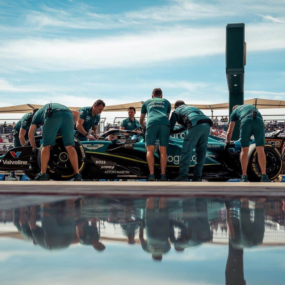 フェルナンド・アロンソさんのインスタグラム写真 - (フェルナンド・アロンソInstagram)「Fun race and lots of pace today, coming back from the pit lane to score points with both cars. A small failure forced us to stop, but lots of information and good feelings to arrive in Mexico stronger.  Thank you to the entire team for the work done this weekend. @astonmartinf1 #f1 #austin #astonmartin」10月23日 8時16分 - fernandoalo_oficial