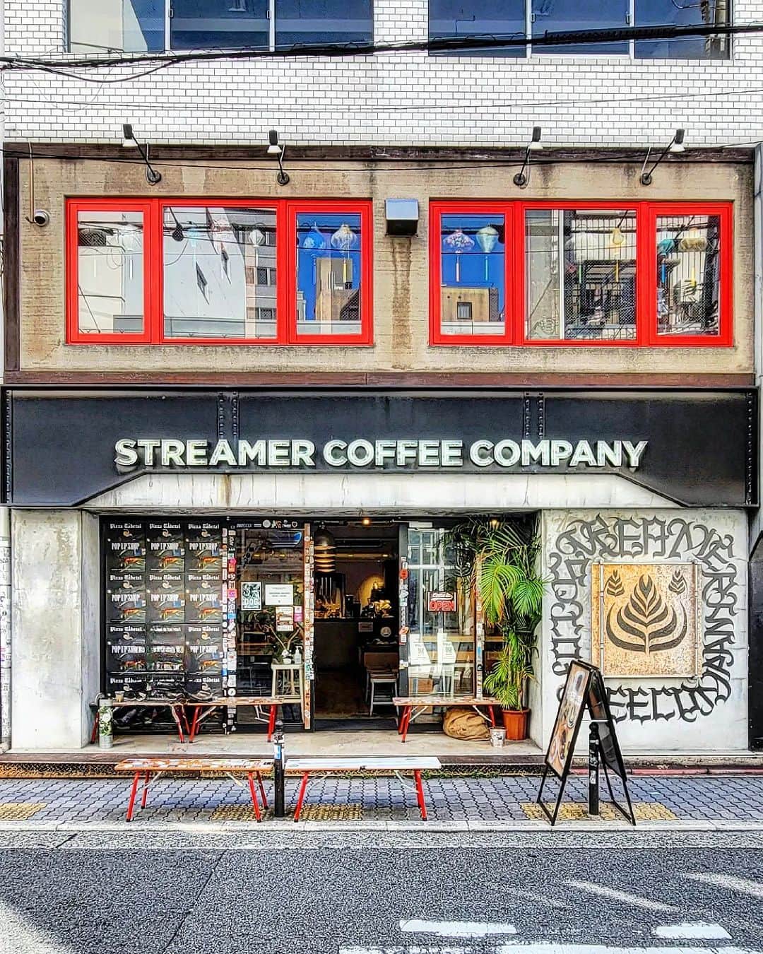 CAFE-STAGRAMMERのインスタグラム：「I'm sure that you all are probably coffee enthusiasts.  変わらないものは、きっと代わらないものになる♪  #心斎橋 #四ツ橋 #☕ #心斎橋カフェ #四ツ橋カフェ #shinsaibashi #STREAMERCOFFEECOMPANY心斎橋店 #ストリーマーコーヒーカンパニー心斎橋 #streamercoffeecompany #ストリーマーコーヒーカンパニー #cafetyo #osakacafe #カフェ #cafe #osaka #咖啡店 #咖啡廳 #咖啡 #카페 #คาเฟ่ #Kafe #coffeeaddict #カフェ部 #cafehopping #coffeelover #instacoffee #instacafe #大阪カフェ部 #sharingaworldofshops」