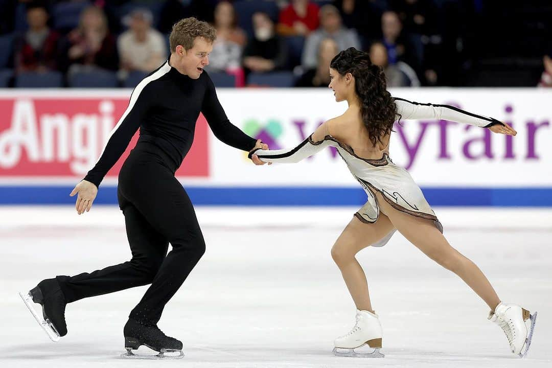 マディソン・チョックのインスタグラム：「📝 Chock / Bates (USA) dance off with fourth #SkateAmerica title ✨⛸   Read the review now 👉 #LinkInBio   #FigureSkating #GPFigure」