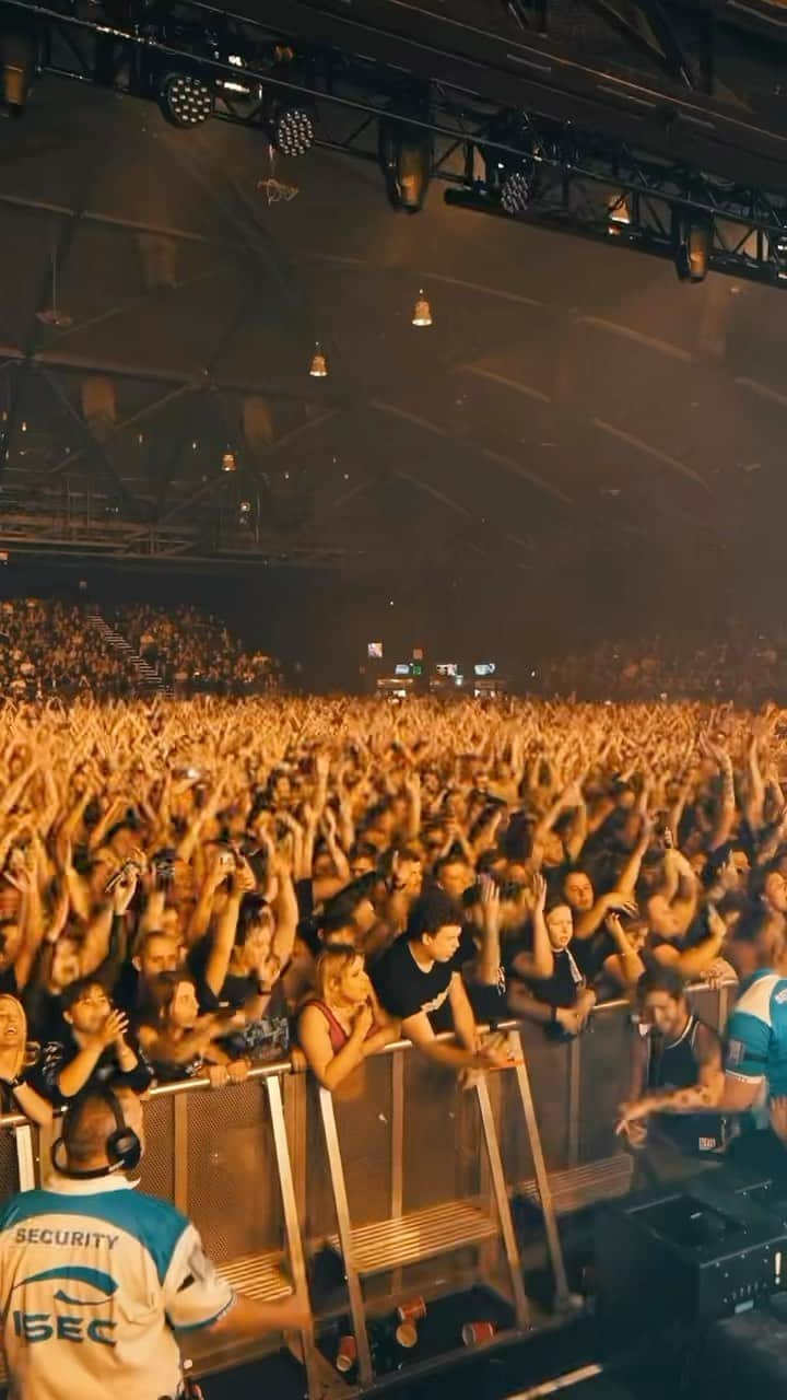 The Amity Afflictionのインスタグラム：「Australia, the energy on this tour has been insane! Adelaide, you’re up tomorrow 🎉💪 🎥 @tomise」