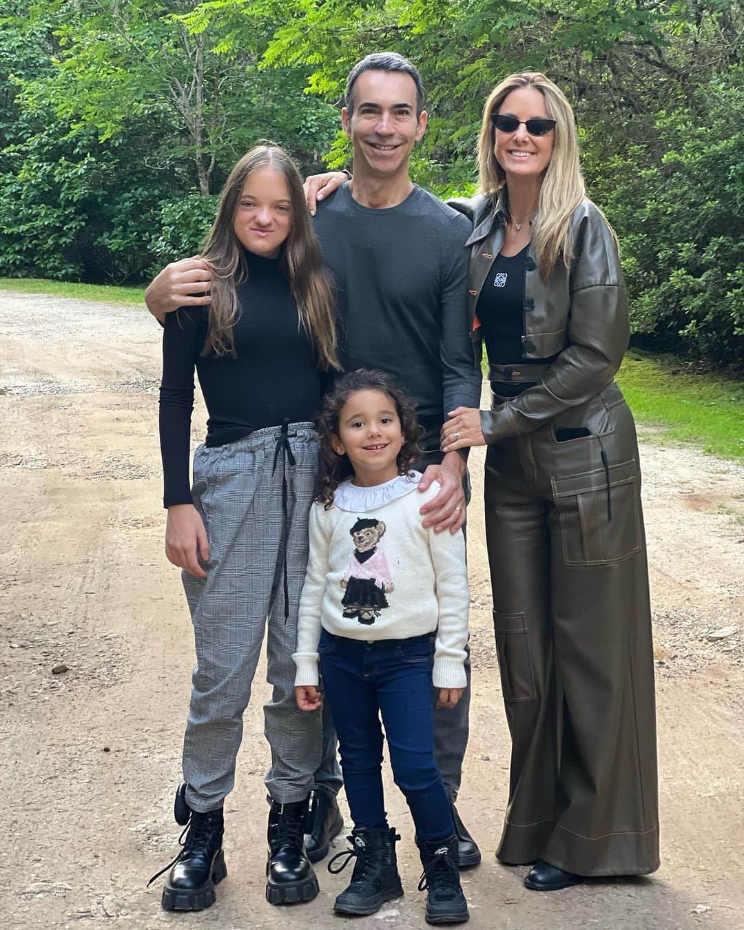 Tic iPinheiroのインスタグラム：「Fim de semana perfeito ❤️ Nós 4 , eu e meus 3 amores 🫶🫶🫶」