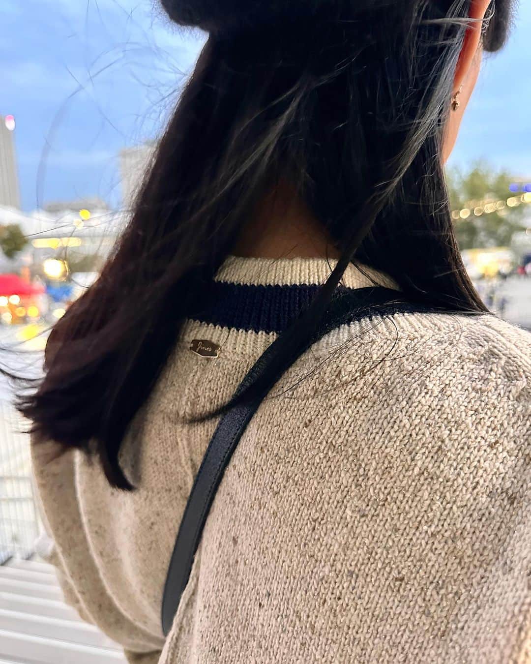 紙本真琴さんのインスタグラム写真 - (紙本真琴Instagram)「#macotostyling  キラキララメの入ったチルデンニットとワイドデニムパンツで テニスジャパンカップの観戦へ🎾  @andon_jionestore の展示会でオーダーした　@jines_official の新作  シルク混で上質なニットは大人カジュアルの味方！  今期はパステルカラーのフワフワニットも多く取り揃えていて見ているだけでも気分が上がったな🎵  #PR #andonjionestore #jines #チルデンニット #スタイルアップコーディネーター #macotokamimoto #アラフィフコーデ #大人カジュアル #51歳 #ワイドデニム #デニムコーデ」10月23日 8時33分 - macoto.kamimoto