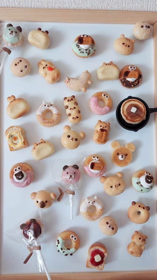 カリーノぱんのインスタグラム：「マグネットの準備～🦙  世田谷パン祭りまであと少し🍞 準備がんばります👧🌱  次のイベント予定はこちらです↓  次回イベント↓  10/28 世田谷パン祭り(世田谷公園)  11/4　ヨコハマハンドメイドマルシェ(パシフィコ横浜)  11/11 デザインフェスタ(東京ビッグサイト)  委託販売　  10/27～　ミニチュアベーカリーの世界展 (TODAYS GALLERY STUDIO. 〒111-0053 台東区 浅草橋5-27-6 5F)  #カリーノぱん #ミンネ #minne #ミニチュア #ミニチュアパン #パン #miniture #bread #ブローチ #マグネット #パン雑貨 #パンブローチ #フェイクフード #トースト #動物パン #ヨコハマハンドメイドマルシェ #世田谷パン祭り #デザインフェスタ58」