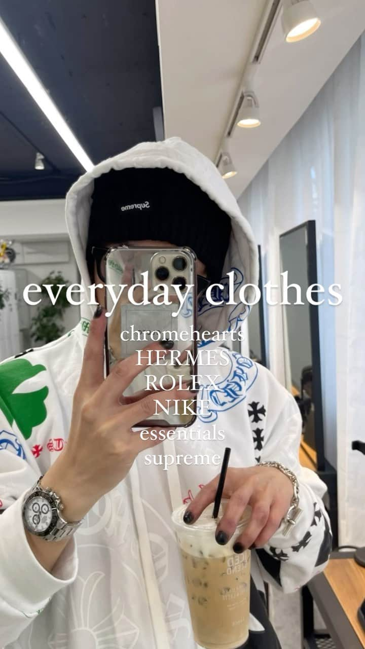 加代憲康のインスタグラム：「everyday clothes #chromehearts  #hermes  #rolex  #essentials  #supreme」