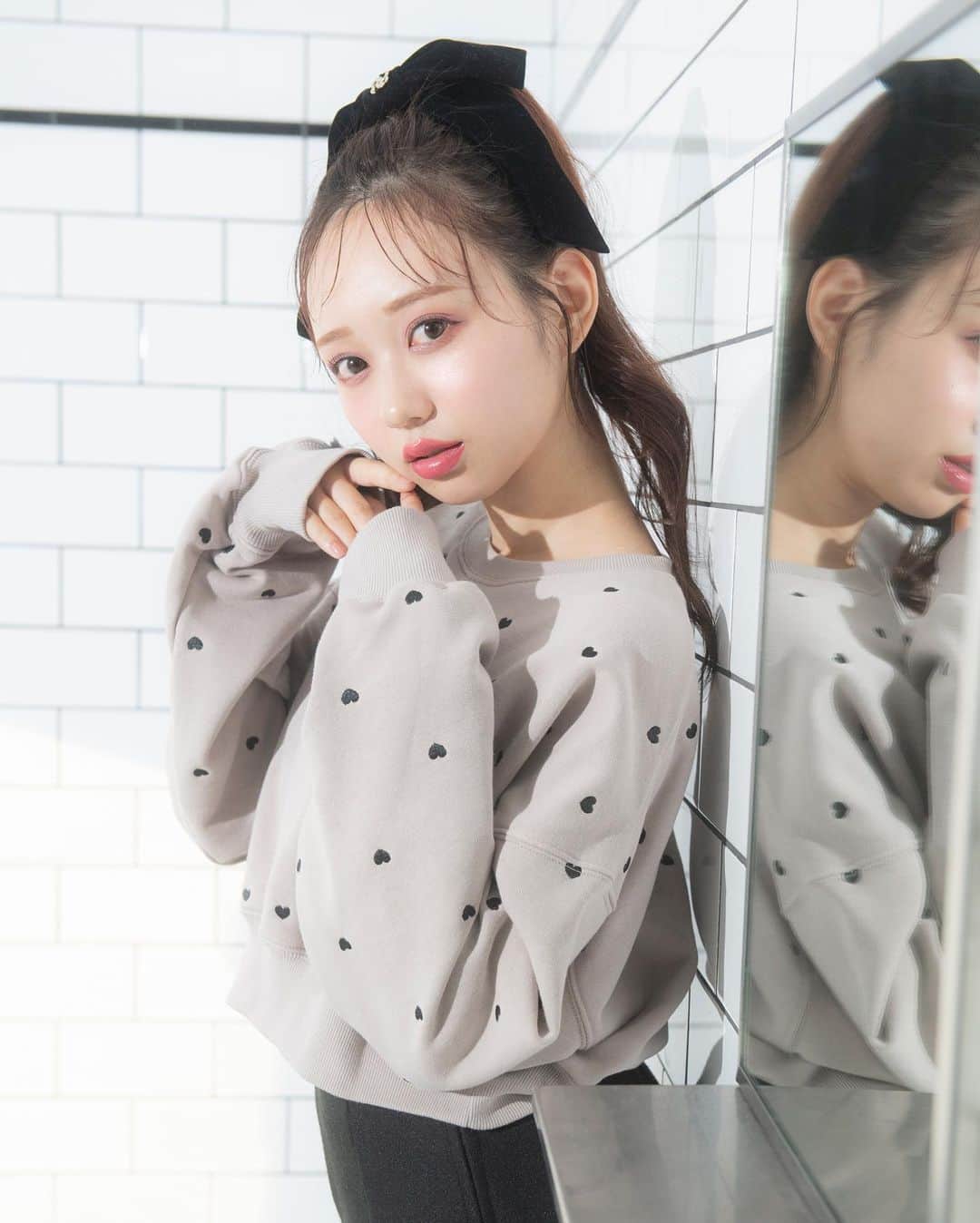 evelynのインスタグラム：「AKB48 大盛真歩さんが着るevelyn冬コレクション ❄︎𓂃꙳⋆ ㅤㅤㅤㅤㅤㅤㅤㅤㅤㅤㅤㅤㅤ \ 10月下旬入荷予定 / #ハート刺繍スウェット ¥6,900 ㅤㅤㅤㅤㅤㅤㅤㅤㅤㅤㅤㅤㅤ #ファーショートパンツ ¥6,900 ㅤㅤㅤㅤㅤㅤㅤㅤㅤㅤㅤㅤㅤ #evelyn #エブリン」