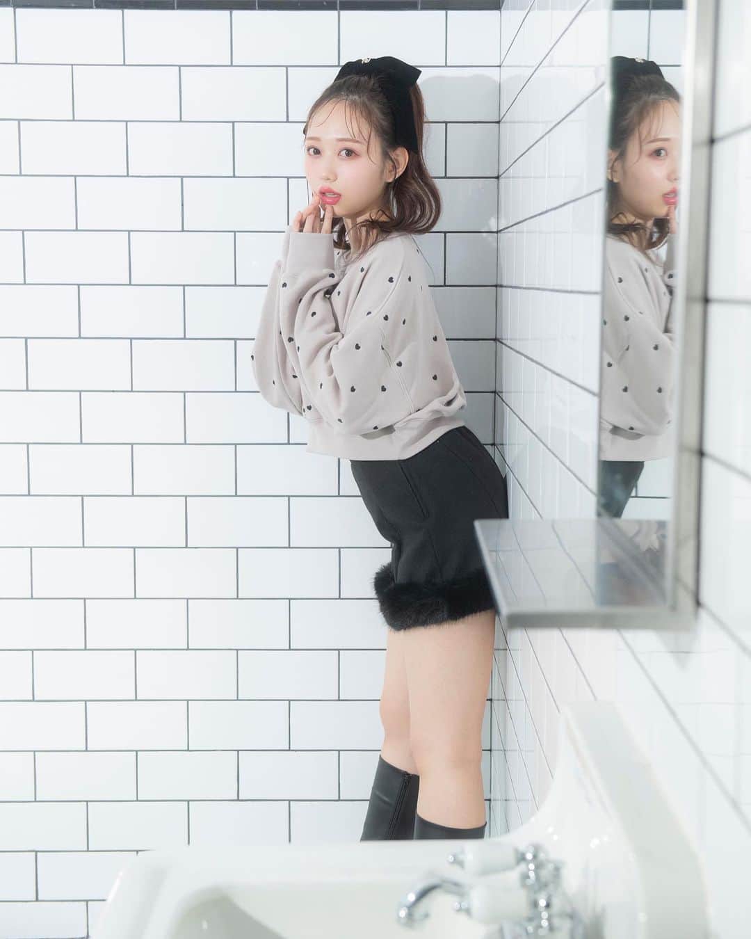 evelynのインスタグラム：「AKB48 大盛真歩さんが着るevelyn冬コレクション ❄︎𓂃꙳⋆ ㅤㅤㅤㅤㅤㅤㅤㅤㅤㅤㅤㅤㅤ \ 10月下旬入荷予定 / #ハート刺繍スウェット ¥6,900 ㅤㅤㅤㅤㅤㅤㅤㅤㅤㅤㅤㅤㅤ #ファーショートパンツ ¥6,900 ㅤㅤㅤㅤㅤㅤㅤㅤㅤㅤㅤㅤㅤ #evelyn #エブリン」