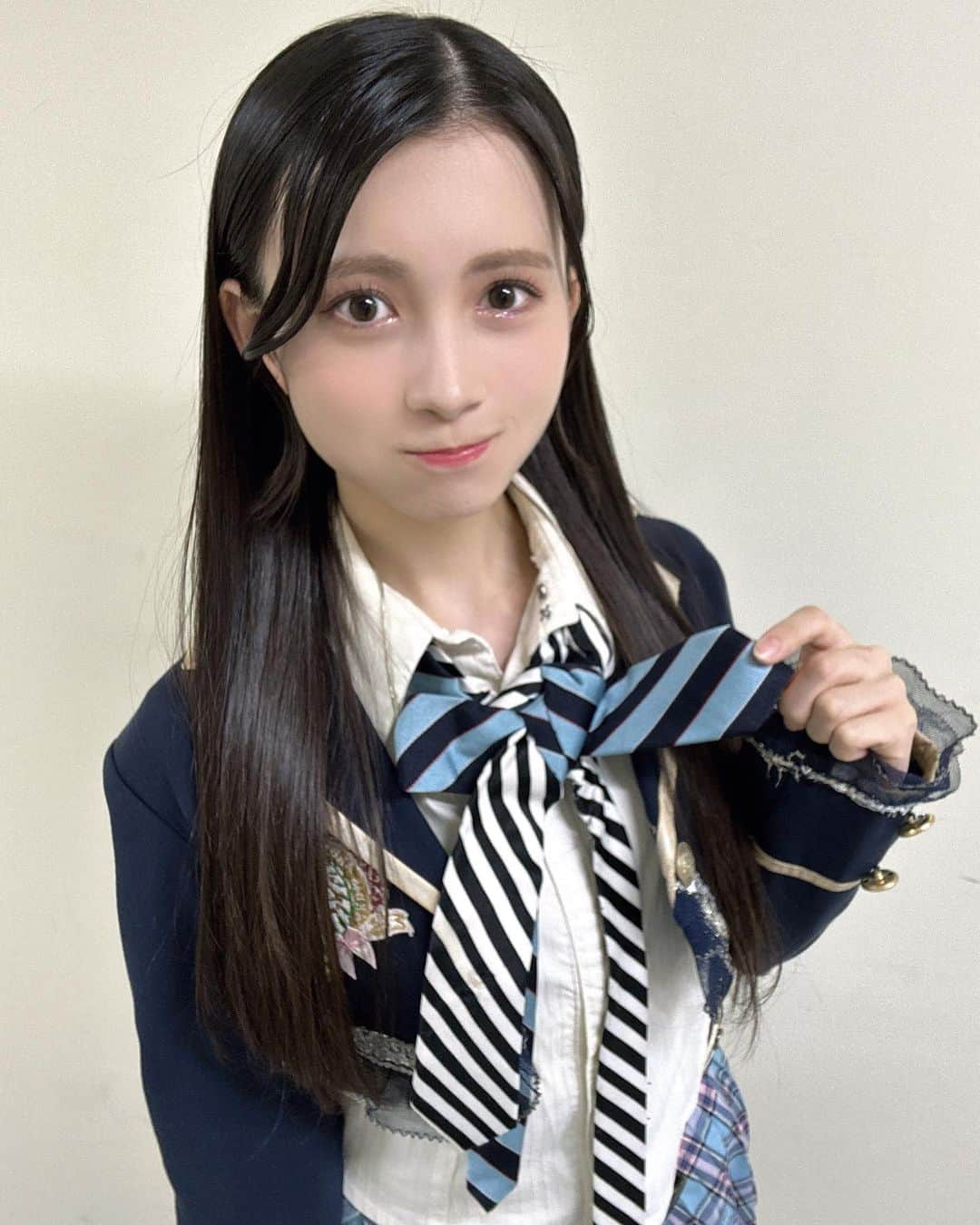 水島美結のインスタグラム：「武道館コンサート2日目 ありがとうございました〜！！  公演曲リクアワすごく楽しかったです✨  #akb48 #akb #17期研究生 #武道館 #アイドル衣装  #水島美結」