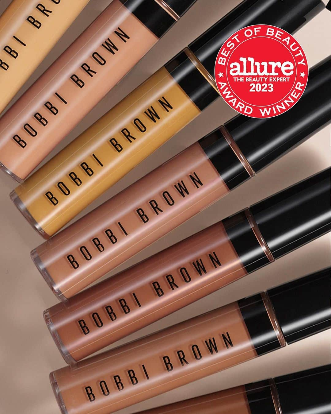 ボビイブラウンのインスタグラム：「Always a fan favorite, our Skin Full Cover Concealer has earned an @allure Best of Beauty Award for Best Full Coverage Concealer.  WHY IT’S A WINNER: • Provides color-true, crease-resistant coverage • Conceals undereye darkness, blemishes, and pores for 16 hours  • Helps reduce the appearance of fine, dry lines  Have you tried Skin Full Cover Concealer? Share with us in the comments below.  #BobbiBrown #AllureBestOfBeauty #BestOfBeauty #Allure #SkinFullCoverConcealer」