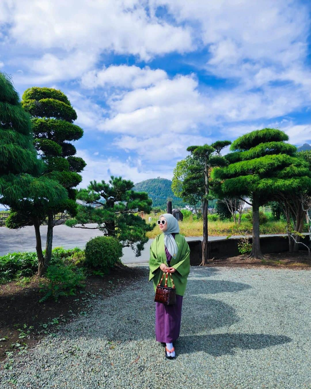 Syahriniさんのインスタグラム写真 - (SyahriniInstagram)「•  ~ Tak Lengkap Rasanya Tinggal Di Ryokan Tak Memakai Yukata, Dan Tak Merasakan Khasiatnya Berendam Di Onsen ( Natural Hot Spring ) ~  _____________________ ~𝓢𝓨𝓡~ _____________________  #PrincesSyahrini #Yukata_Onsen_NaturalHotSpring #Kyusu_Japan #October2023」10月23日 9時03分 - princessyahrini