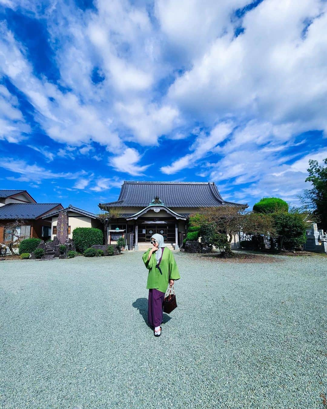 Syahriniさんのインスタグラム写真 - (SyahriniInstagram)「•  ~ Tak Lengkap Rasanya Tinggal Di Ryokan Tak Memakai Yukata, Dan Tak Merasakan Khasiatnya Berendam Di Onsen ( Natural Hot Spring ) ~  _____________________ ~𝓢𝓨𝓡~ _____________________  #PrincesSyahrini #Yukata_Onsen_NaturalHotSpring #Kyusu_Japan #October2023」10月23日 9時03分 - princessyahrini