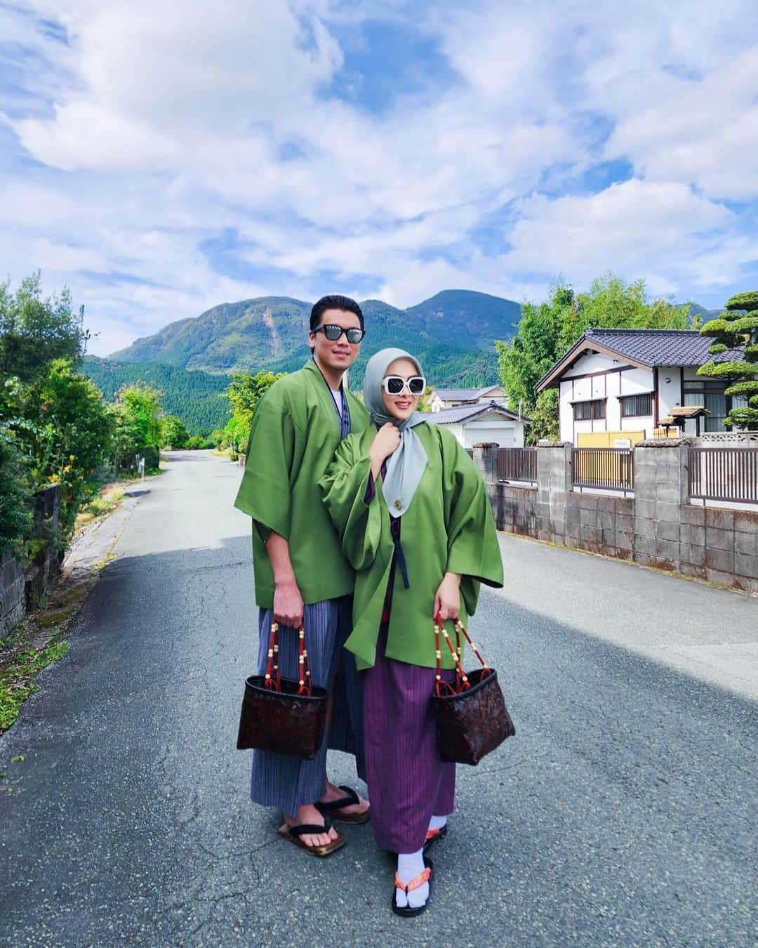 Syahriniのインスタグラム：「•  ~ Tak Lengkap Rasanya Tinggal Di Ryokan Tak Memakai Yukata, Dan Tak Merasakan Khasiatnya Berendam Di Onsen ( Natural Hot Spring ) ~  _____________________ ~𝓢𝓨𝓡~ _____________________  #PrincesSyahrini #Yukata_Onsen_NaturalHotSpring #Kyusu_Japan #October2023」