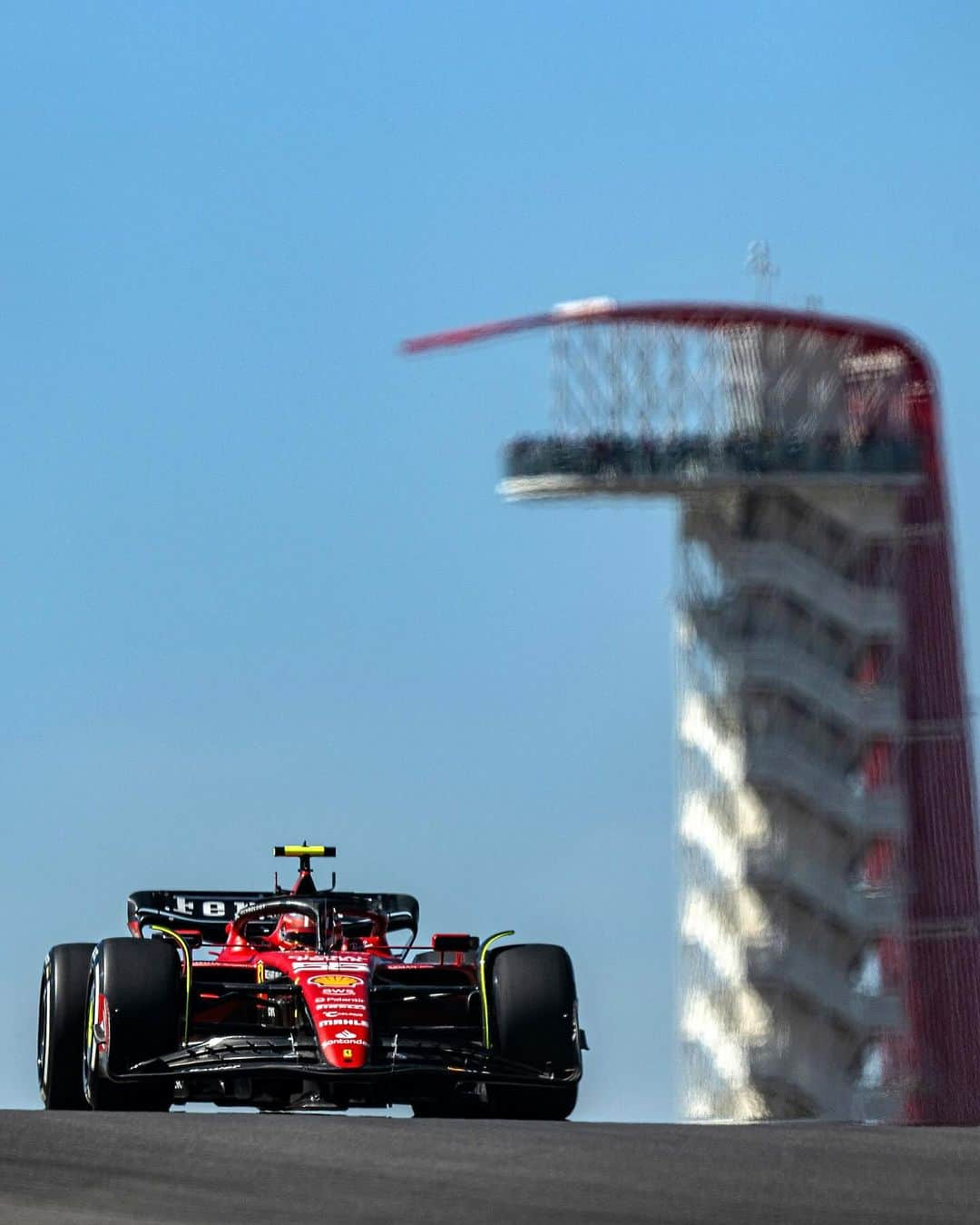 カルロス・サインツJr.さんのインスタグラム写真 - (カルロス・サインツJr.Instagram)「P4 today was the best we could do. The pace was decent and solid and we even closed the gap to P3 at the end, although unfortunately we couldn’t quite reach it.   Not where we want to be so we’ll try to improve in Mexico.💪🏻  P4 era lo mejor que podíamos hacer hoy. El ritmo era decente y sólido, incluso hemos cerrado el hueco a P3 al final, pero por desgracia no llegamos.   No es donde queremos estar, pero intentaremos mejorar en México. 💪🏻  - #Carlossainz」10月23日 9時06分 - carlossainz55