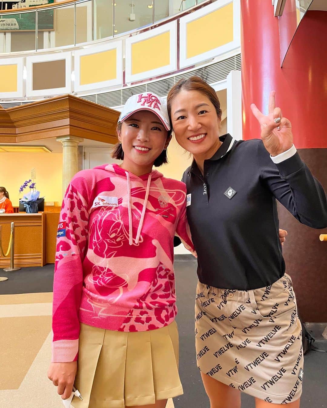 藤本麻子のインスタグラム：「みんな大好き、ボミおんに💗 日本の女子プロゴルフ界を たくさん盛り上げてくれてありがとう🥰🥰🥰 . これからもラブだよ🫶」