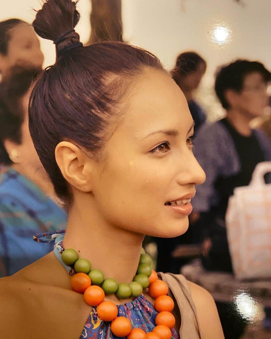 佐田真由美のインスタグラム：「Jamaicaでの撮影 雑誌VIVIの撮影では沢山の海外に行かせて頂いた。時代だね〜 今振り返るとコンプレックスだらけの２０代 あの人が羨ましい、ああなりたいこうなりたいのエベレスト級の山だった。何故自分の良い所を見つけずに人の良い所ばかり見つけて比べていたのか。それが若さなのか…。コンプレックスが歪みの無い向上心に繋がれば良いけれど、メンタルまでやられたら勿体無い。 この頃よりも比べる物が無限にある若者達を可哀想に思う。ましてや数字で表われるし目に触れてしまう。ただの数字の羅列が自分の価値、比較、評価になってしまうSNS…。 自分の子供達も含めて、いつか心の底から理解して欲しい。責任の無い数字はさておき、生まれて来てくれたその存在自体が素晴らしく愛しく祝福されている事を💞 さー❗️キラキラでワクワクの良い一週間を✨」